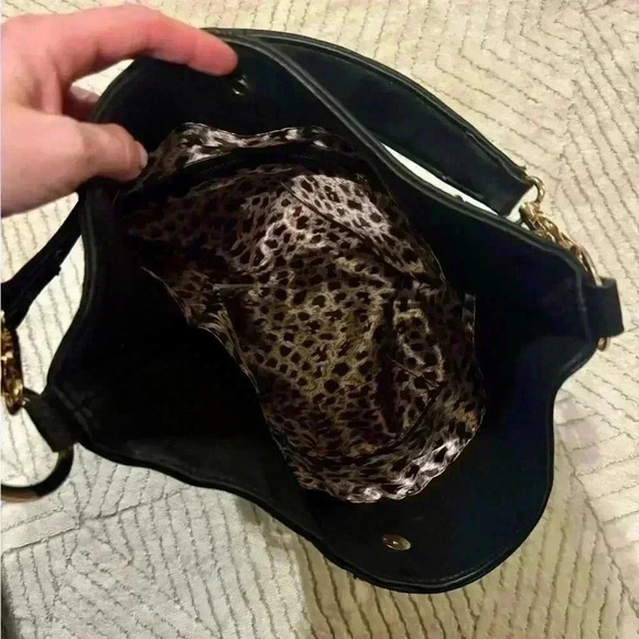 Ladies black purse. Super soft. Gorgeous! - Picture 5 of 5